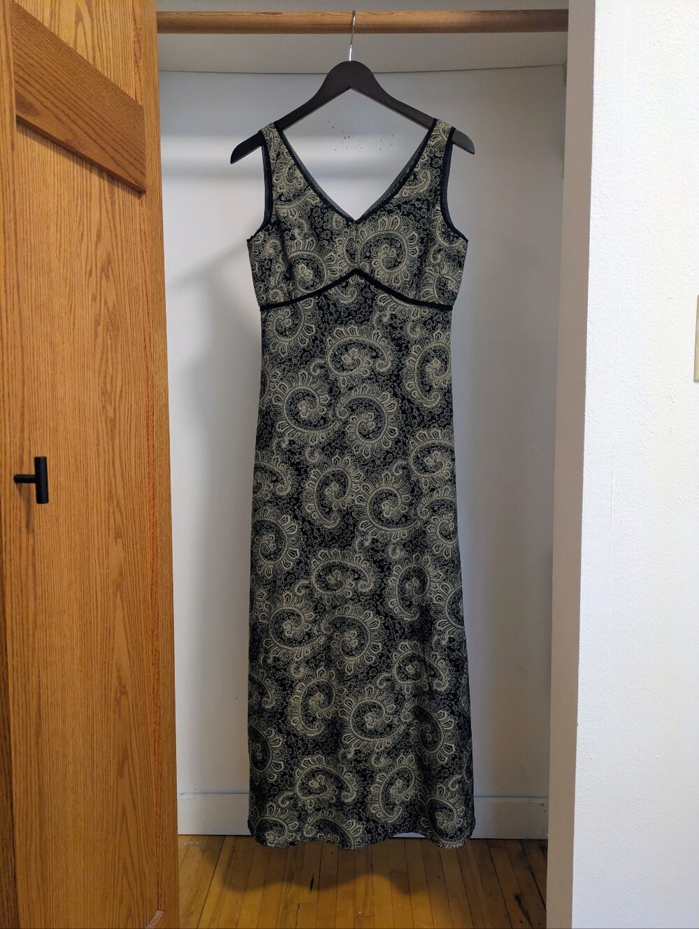 Vintage Y2K Old Navy Paisley Maxi Dress Sleeveless black and tan size 4